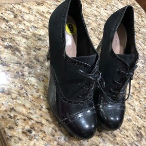 Black lace up Tahari shoes